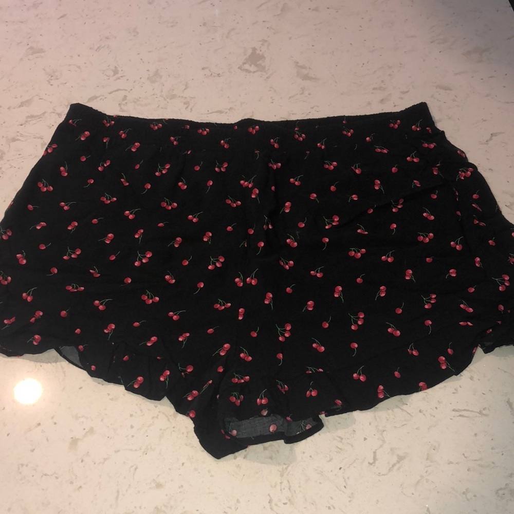 Forever 21 🍒🍒🍒🍒shorts! Super cute!